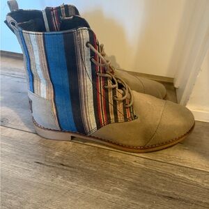 Tom’s women’s boots 10